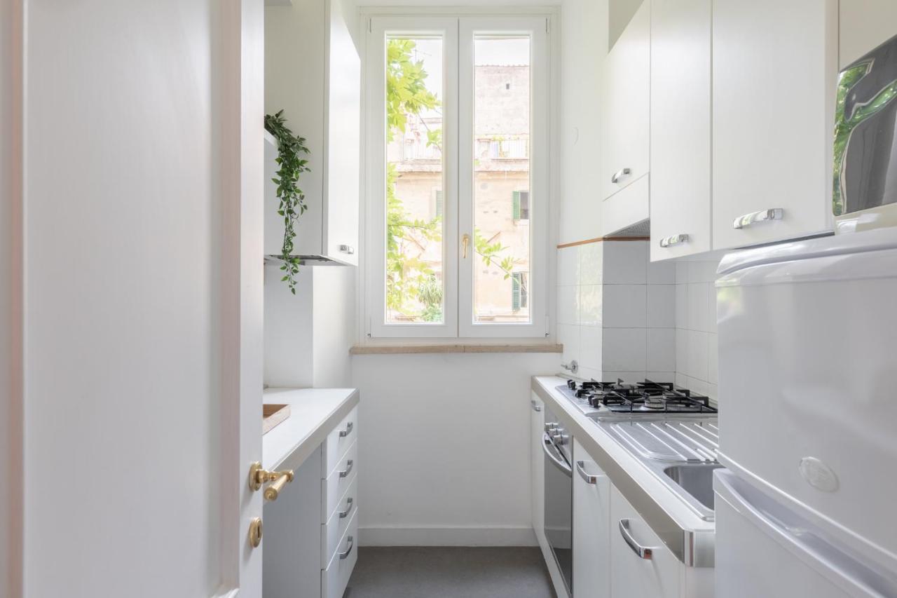 Iflat Elegant In 18th Century Palace Apartment *